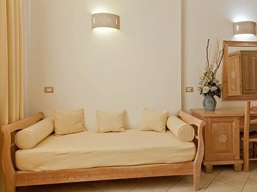 Hotel Libyssonis Porto Torres Eksteriør billede